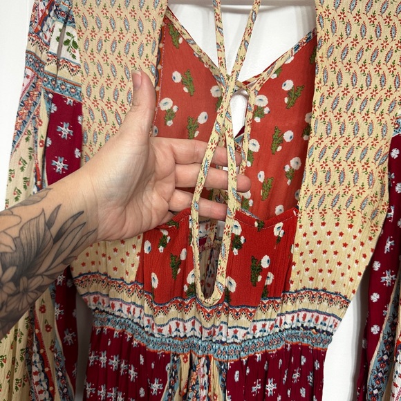 Vintage Boho Sundress with front and back cutout, elastic waist and button wrist - Picture 4 of 7